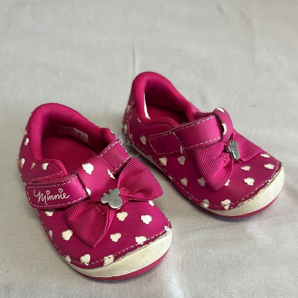 โญ๏ธ Minnie Pink and White Baby Walker Shoes with Heart Pattern